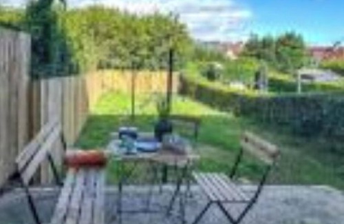 Clydebank Apartment | Colourful life-house near Glasgown