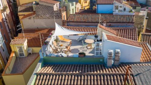 Bosa Historic Centre Apartment | Colours in the street