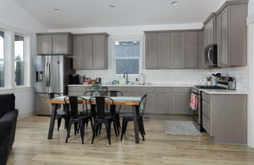 Stevenson House | Columbia Gorge Getaway - Walk to River & Trails