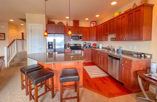 Quincy House | Columbia River Home Minutes to Water Sports, Golf & Wine Tasting