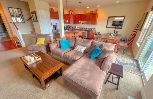Quincy House | Columbia River Home Minutes to Water Sports, Golf & Wine Tasting
