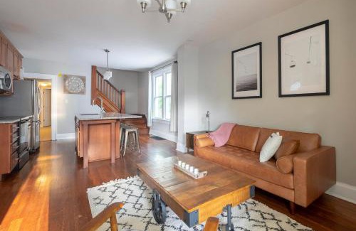 Old North Columbus Villa | Columbus 10-Bedroom Mansion - Perfect For Up To To 22 People - 4 Bathrooms, 2 Kitchens, Great Location