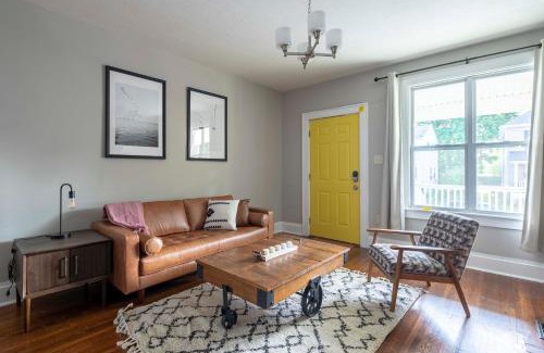 Old North Columbus Villa | Columbus 10-Bedroom Mansion - Perfect For Up To To 22 People - 4 Bathrooms, 2 Kitchens, Great Location