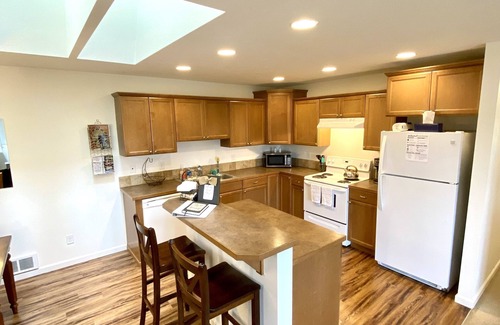Colville House | Colville’s North Nest! 2 bedroom with garage and washer/dryer