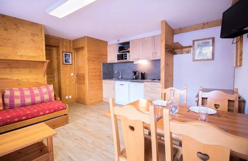 Aussois Apartment | COM206 :Apartment in quiet area near free shuttle bus and swimming pool
