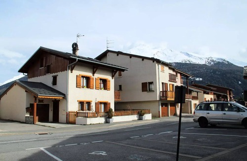 Aussois Apartment | COM318M: Wohnung in ruhiger Lage in der Nähe von kostenlosen Shuttles und Schwimmbad