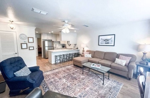 New Braunfels Condo | Comal Haus | 1st Floor | Recently Renovated | WiFi