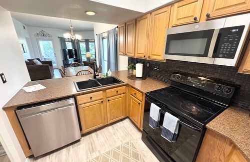 New Braunfels Condo | Comal River Retreat | WiFi | Sleeps 8 | Pool