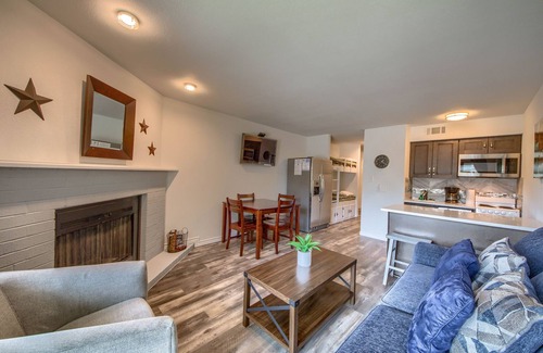 New Braunfels Condo | Comal Riverfront with Pool & Hot tub! Walk to downtown Tube rental next door!