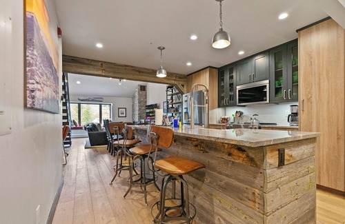 Four O'Clock Condo | Combined 7BR Condo Escape, Walk to Main St & Lift