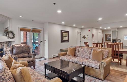 Four O'Clock Condo | Combined 7BR Condo Escape, Walk to Main St & Lift