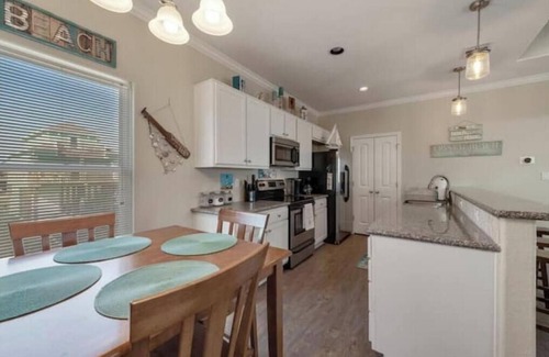 Crystal Beach House | Come and enjoy this quaint beach view home that was featured on HGTV in 2019.