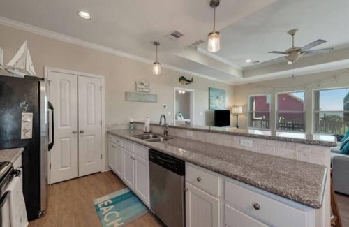 Crystal Beach House | Come and enjoy this quaint beach view home that was featured on HGTV in 2019.