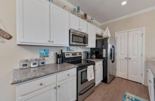 Crystal Beach House | Come and enjoy this quaint beach view home that was featured on HGTV in 2019.