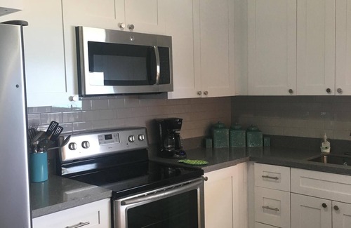 Estate Two Brothers Condo | Come and enjoy 5 miles of beach for your tropical vacation! 🌴