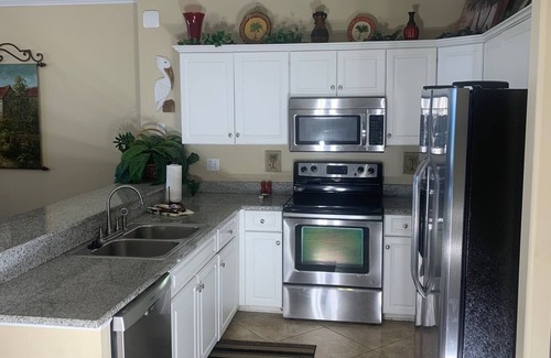 Long Beach Condo | Come and enjoy a beachfront condo on the white sands of the Gulf!