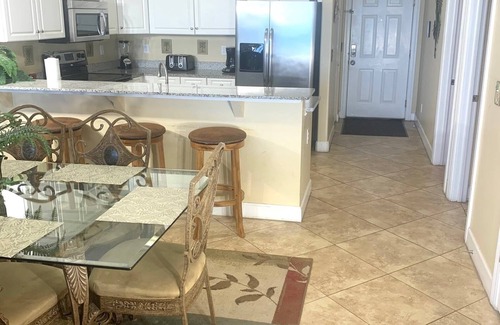 Long Beach Condo | Come and enjoy a beachfront condo on the white sands of the Gulf!