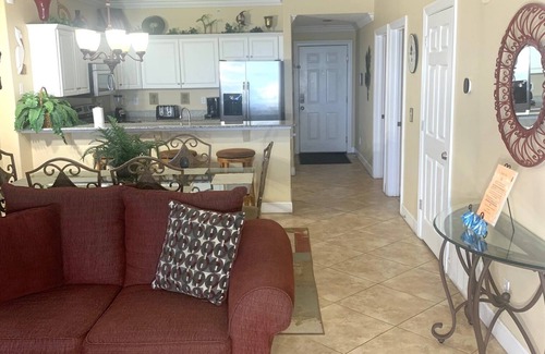 Long Beach Condo | Come and enjoy a beachfront condo on the white sands of the Gulf!