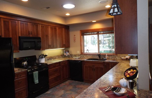 Sunriver House | Come and experience all the fun Sunriver has at the holidays and bring the dog!