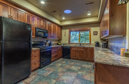 Sunriver House | Come and experience all the fun Sunriver has at the holidays and bring the dog!
