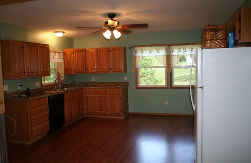 Pittsburg House | Come and Getaway at the Lake house.