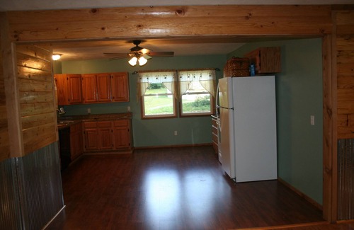 Pittsburg House | Come and Getaway at the Lake house.