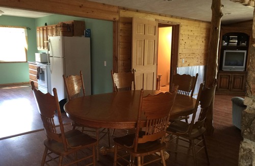 Pittsburg House | Come and Getaway at the Lake house.