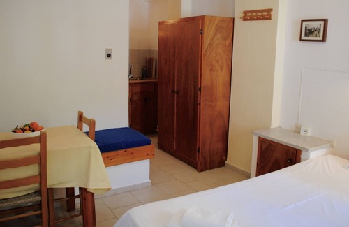 Marathokampos Apartment | Come as guests, leave as friends...