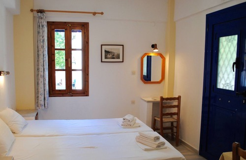 Marathokampos Apartment | Come as guests, leave as friends...