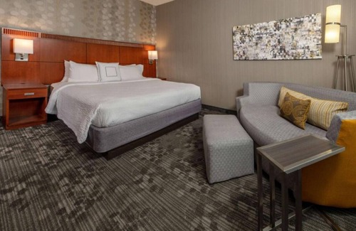 Newark Hotel | Come Create Memories w/Fun-filled Adventures at this Paradise! Parking, Pool