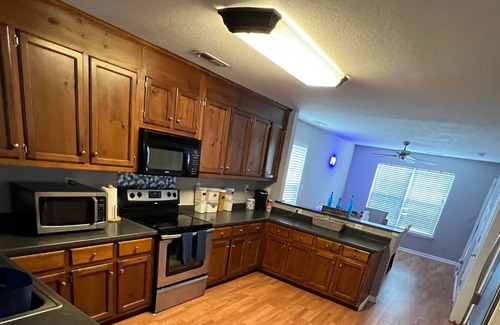 South Norfolk House | Come enjoy 3bd/2.5 Ba home with full deck, grill, games & Inflatable hot tub.