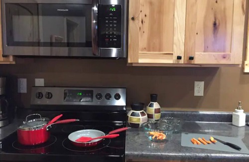 Kanab Cabin | Come enjoy Play and Peace at Modern Cabin with Rustic Charm!