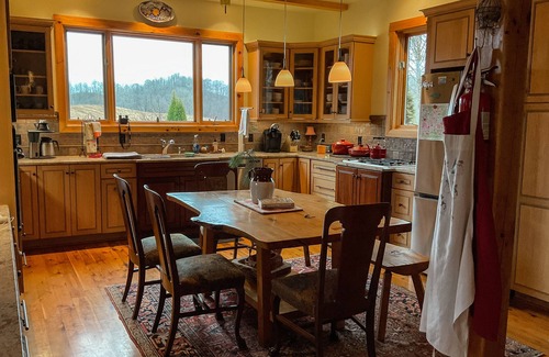 Grassy Creek Cottage | Come experience absolute tranquility. without roughing it!