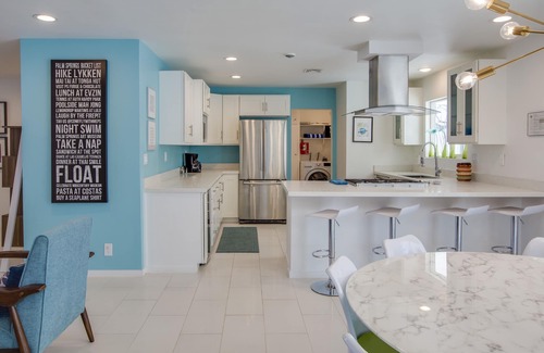 Palm Springs House | Come Fly With Me - Private Resort Style Yard! Great Zoom Call Space!
