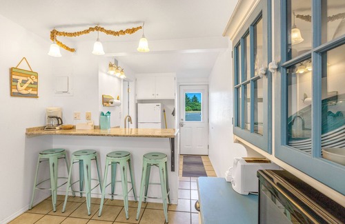 Ocean Shores Condo | Come for the Surf & Stay at Sandy Days Condo