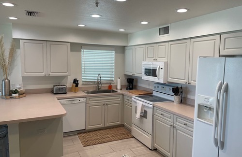 Indian Rocks Beach Condo | Come for the Beach, Stay for the Food! - Private elevator - Sea Isle Villas, IRB