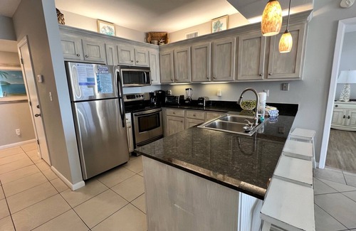 Orange Beach Condo | 👣 Come get your toes in the sand ~ and a cold drink in your hand! 🍹