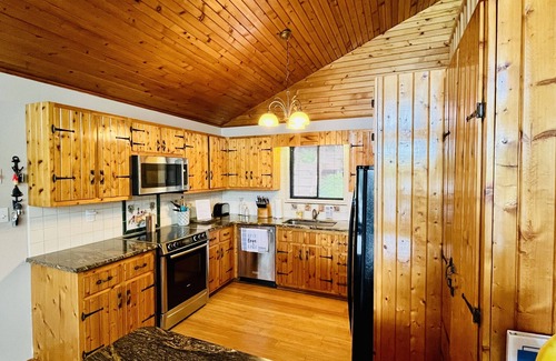Smith Mountain Lake House | Come hideaway at the the Blue Heron Hideaway with beautiful wide lake views.