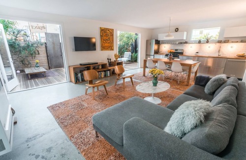 Venice House | Come live at the beach in Venice in a recently renovated townhouse with garden!