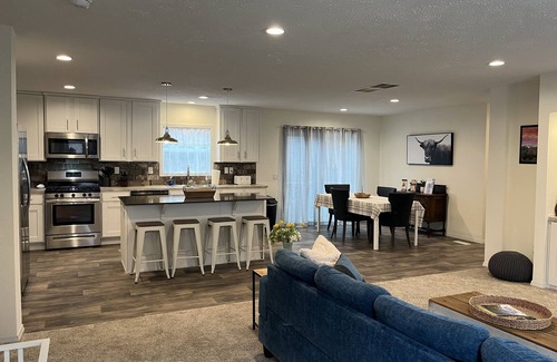 Cody House | Come relax at the Salsbury Star!