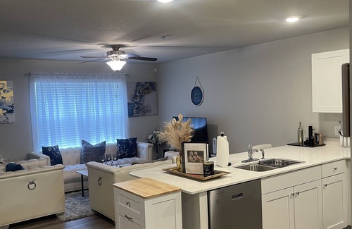 Ankeny House | Come relax in a new part of town!
