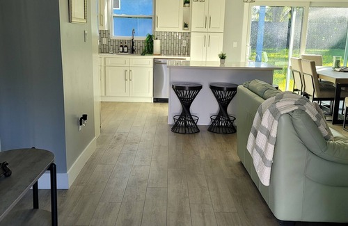 Cloud Lake House | Come relax in our 4 bedroom/4 bathroom West Palm Beach property.