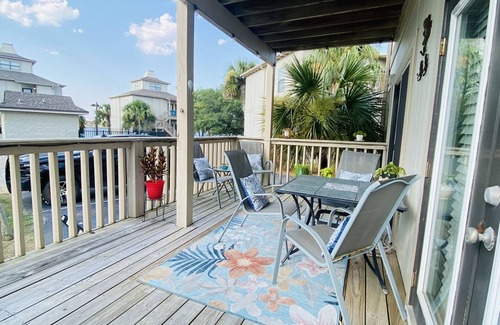 Ono Island Villa | Come Relax & Make Memories! You will never want to leave! 2br/Newly Remodeled!