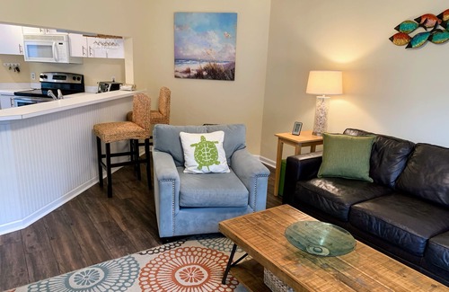 Hilton Head Island Villa | Come 'Sea-Esta!' Recently Renovated, Clean, 2BR ~ Pet and Kid Friendly, WIFI