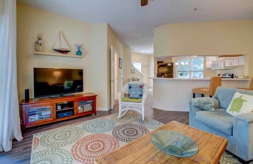 Hilton Head Island Villa | Come 'Sea-Esta!' Recently Renovated, Clean, 2BR ~ Pet and Kid Friendly, WIFI