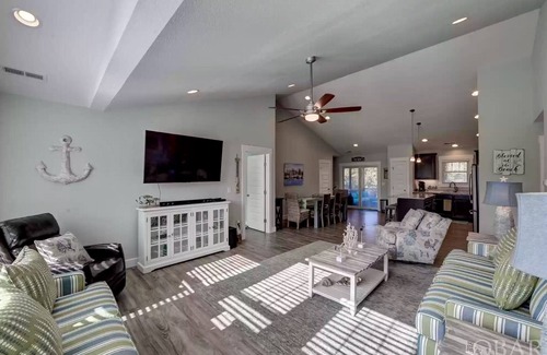 Avon House | Come Seas the day at this beautiful beach house!