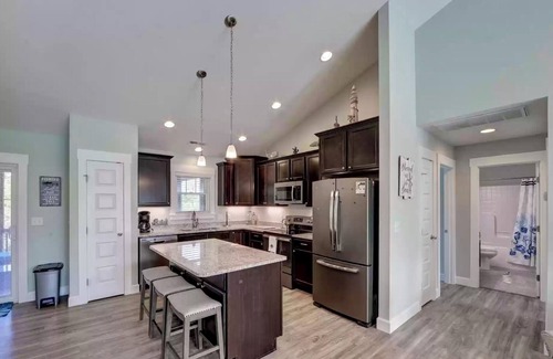 Avon House | Come Seas the day at this beautiful beach house!