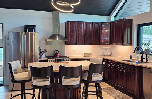 Utterson Apartment | Come See the Fall Colors n2 Bedroom Executive Apartment in Utterson
