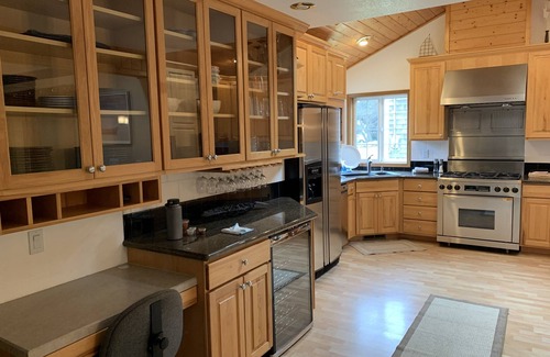 Seaside House | Come stay at Seaside's Finest, One block to the beach!