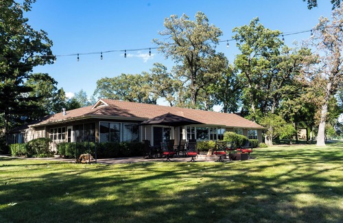Delavan House | Come stay at the Lake House for amazing lake views!